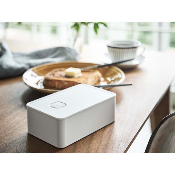 商品発送元：Hinata life生活・インテリア・文具バルブを押して密閉保存「towerバルブ付き密閉バターケース」無駄のないシンプルなデザインのバターケース。バルブをワンプッシュするだけでパッキンがしっかり密閉してくれるから、バターを乾...