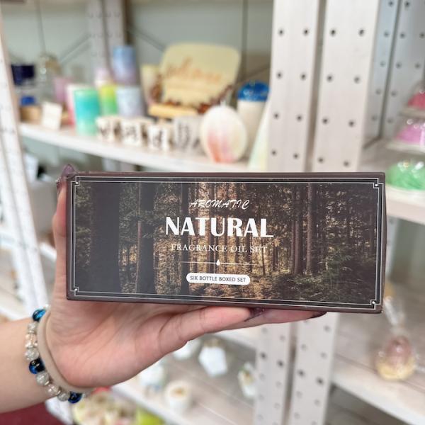 商品発送元：キャンドルのある暮らし　本店家電・AV機器・カメラ人気のフレグランスオイル６種セット。ナチュラルで癒し効果がある香りをお楽しみいただけます。ワックスに対して3％から6％入れて使用します。【香り】沈香琥珀アンバーグリスムスクオリエ...