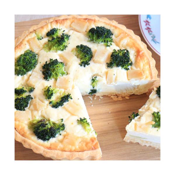 商品発送元：逸品 おとりよせ■1台約800ｇ（6号18ｃｍ）※販売価格にはクール便送料含みます。フード・菓子●カフェ・パンセ湘南「極上ほたてと季節野菜のグラタンキッシュ」（6号18ｃｍ）●日本最北端「最北海鮮かまだ」さんの極上ほたてが主役の...