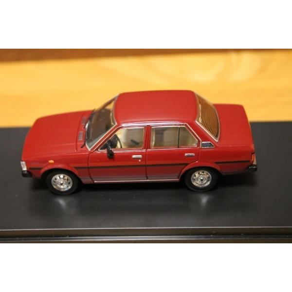 プレミアムX 1/43 トヨタ カローラ E70 1979 ワインレッド PRD353
