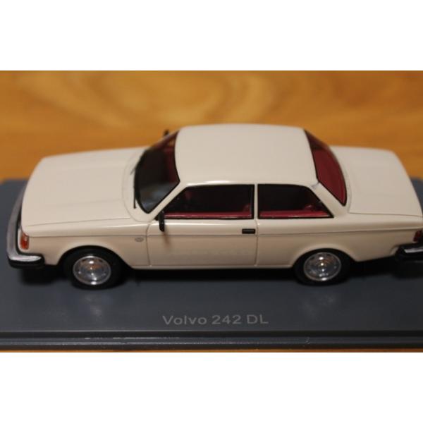 NEO 1/43 ボルボ 242 1979 ホワイト NEO43822