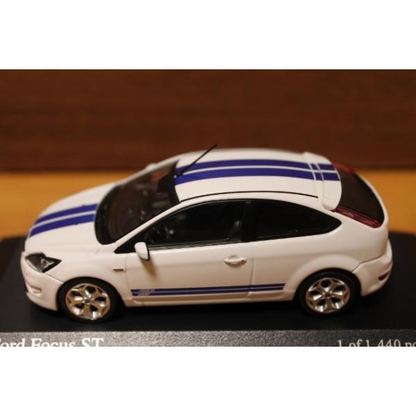 ＭＩＮＩＣＨＡＭＰＳ 1/43 フォード フォーカス ST 2008 ホワイト 400 087300