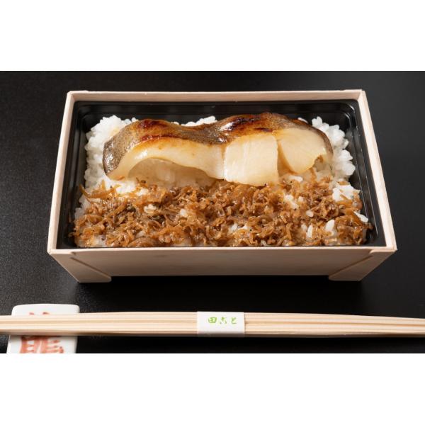 商品発送元：京料理 御旅町田ごとフード・菓子レンジシートにお入れしていますので、簡単に調理できます。香ばしく焼き上げた京の味噌漬けを御飯に乗せました。内容：カラスカレイ味噌漬け白御飯、ちりめん山椒賞味期限　180日※「凍眠」にて冷凍しており...
