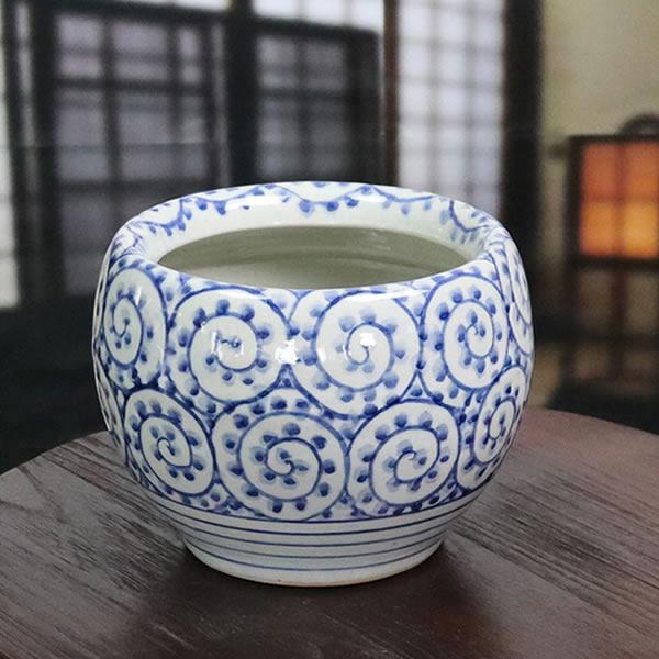 商品発送元：まるいち本店13時までの決済完了で当日出荷（土日祝日除く）その他品　番hi-0036　しがらき焼き品　名信楽焼　火鉢型多用ポット　たこ唐草（中）［送料無料］サイズ・重量直径215×高さ160mm口径　150mm重量　1.8kg※...