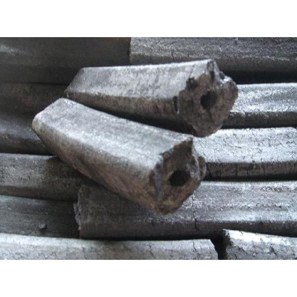 中国産種類白炭／四角形成形炭（１辺約4cm前後）3Kg１箱程よく割れていますので大変使いやすい炭です。お買い上げ金額に応じて送料無料。関連キーワード：セール バーベキュー オガ炭 優火備長炭 3Kg バーベキュー炭 七輪 網焼