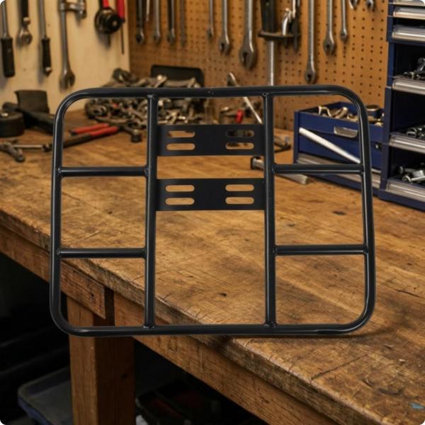 バイク用リアキャリア 一体型 スクーター用荷台 フラット | 頑丈なスチール製 デリバリーボックス用キャリア 格子状プレート ケース 荷物配送用 配達員用