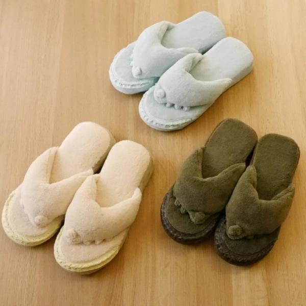 素材：マイクロファイバーポリエステル〈スリッパ甲部分、中部分）　PVC（レザー）〈スリッパ底面〉サイズ：紳士用サイズ（約26.0〜27.5cm程度まで）製造：中国製カラー：ブルー、イエロー、ダークブラウン洗濯：可能