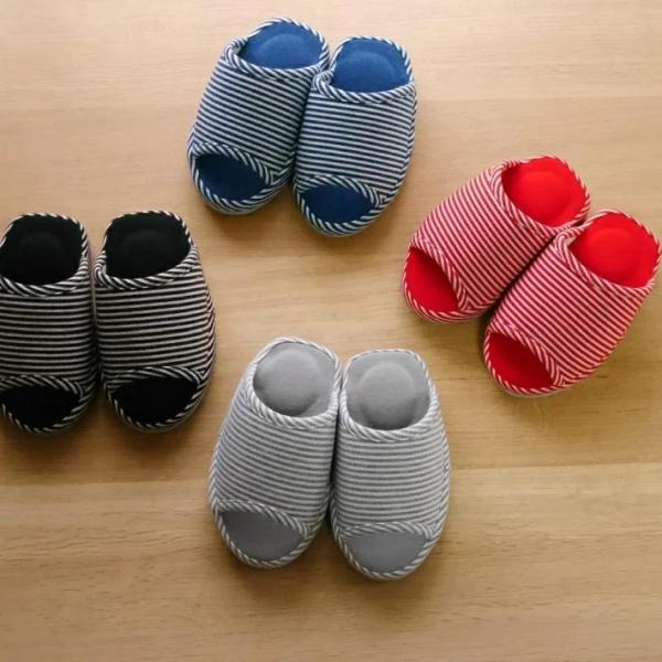 ・素材：ポリエステル〈スリッパ甲部分、中部分）、EVA（底面）・カラー：全４種類　レッド、ブルー、グレー、ブラウン・サイズ：レディースサイズ　（靴のサイズ：約25ｃｍ程度まで）・生産国：中国・特徴☆かかと部分がないため、常につま先立ち状態！...