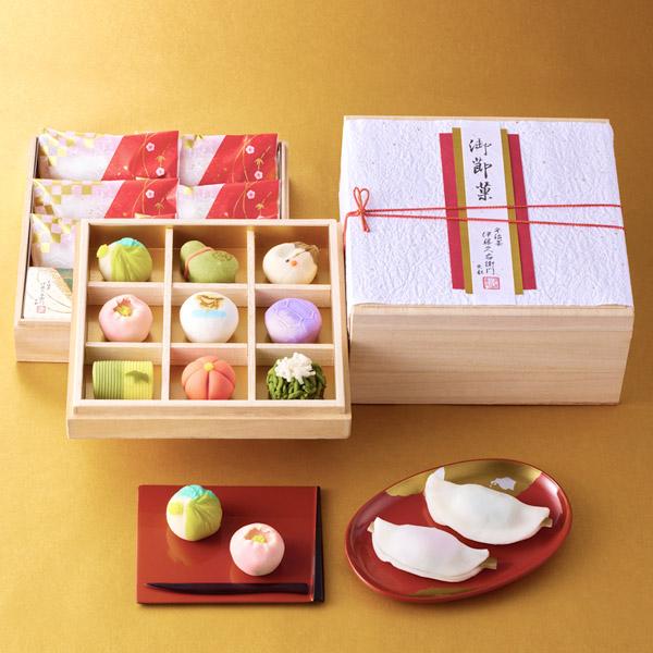 [Release date: December 19, 2025]外装サイズ：約縦21.5cm×横21.5cm×高さ11.5cm保存方法：〔和生菓子〕要冷凍（-18℃以下にて保存）〔甘露、喜撰山、宇治山〕高温・多湿の所を避け、移り香に気をつ...