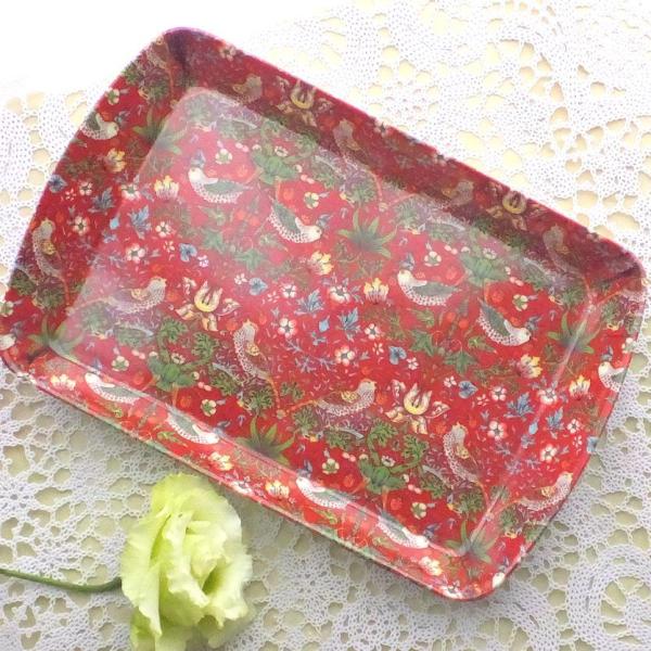 約23.5×15.5cm　深さ約2.2ｃｍメラミンイギリスデザイン中国製ウィリアムモリスのいちご泥棒柄のおしゃれなミニトレイです。お手頃価格なので、何枚か揃えておくと便利です。おもてなしや小物入れにもおススメです。綺麗な柄なので、インテリア...