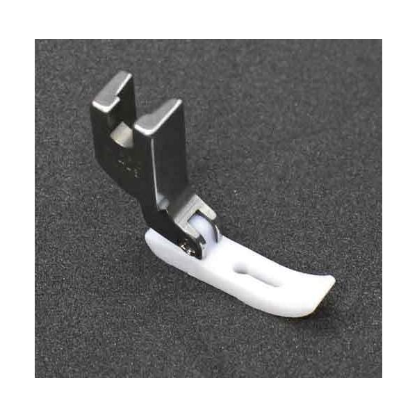 ＼＼ 在庫がある場合は０〜１営業日で出荷します／／＼＼お急ぎの方は日付指定をしない方が早く届きます！／／【商品名】ジッパー用テフロン押え　ＮＴ−３工業用ミシン・職業用ミシンに取り付け可能な「ジッパー用テフロン押え」です。押え部分の巾は６.５...