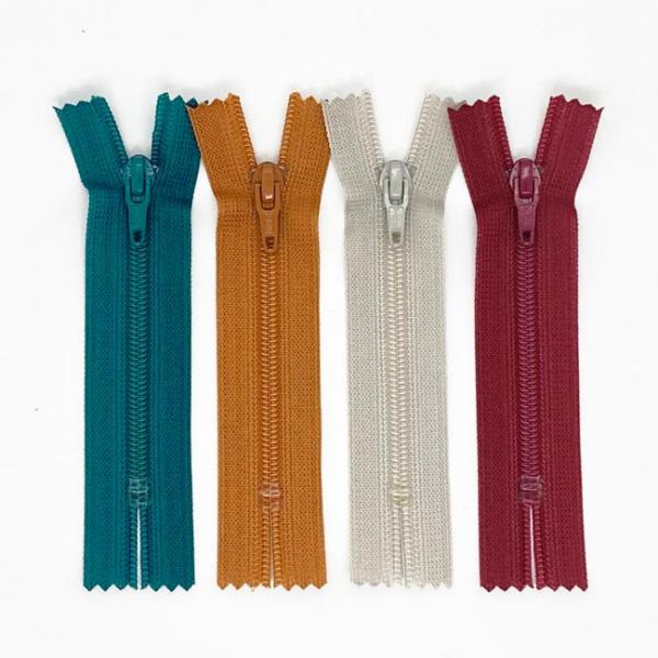 ＼＼ 在庫がある場合は０〜１営業日で出荷します／／＼＼ お急ぎの方は日付指定をしない方が早く届きます！／／【商品名】　YKK製　25FK　ファスナー　８cm　YKK製ファスナー　「２５ＦＫ　６ｃｍ、７ｃｍ」　は別の商品ページになります。　長...