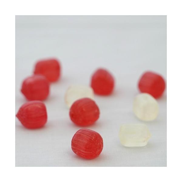 紅白の飴玉はいづれも酸味味が印象的な梅干味。お祝い事や慶事にも最適です。※個別包装なし（約30粒）、個別包装（約22粒）の2タイプからお選び下さい。【原材料名】砂糖、水飴、香料、着色料（ラック）、クエン酸【内容量】●個別包装なしタイプ：約3...