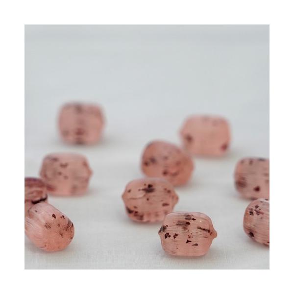 伝統的な京漬物“しば漬け”を連想させる、しそ葉を生地に練りこんでおります。しその味わいが口いっぱいに広がります。京都のお土産にも最適です。※個包装なし（約30粒）、個包装あり（約22粒）の2タイプからお選び下さい。【原材料名】砂糖、水飴、し...