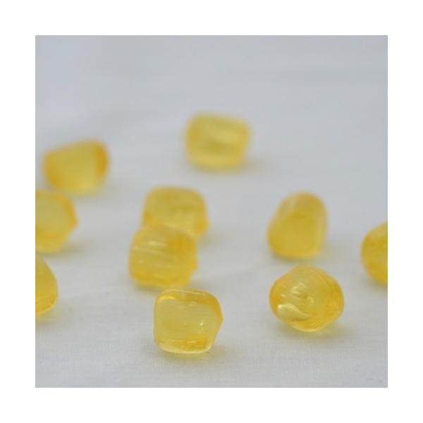 上質な砂糖と水飴より炊き上げた純粋なあめです。つゆとか純つゆとも呼ばれます。京の味を一粒一粒丁寧に上質の砂糖と水飴のみで炊き上げた懐かしい味の飴。独自の製法で甘さを程よく抑えてありますので、いくつでも飽きずにお召し上がりいただけます。※個別...