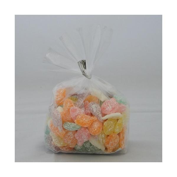 魚の形がとてもかわいい、見ているだけで楽しいキャンディ。苺・アップル・サイダー・グレープ・オレンジ・レモン・ハッカの7種の味わいが楽しめます。【原材料名】砂糖、水飴、コーンスターチ（遺伝子組換不分別）、クエン酸、香料、メントール、着色料（ラ...