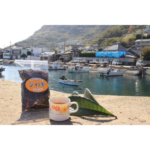 祝島では昔から仕事の合間にびわの葉を採り、お茶にして飲んでいました。その経験を生かし、びわ農家さんが厳選したびわの葉だけを使用し、発酵、天日干し、焙煎の工程を丁寧に手間をかけ美味しいびわ茶に仕上げました。びわ茶飲み方飲み方は、1.8リットル...