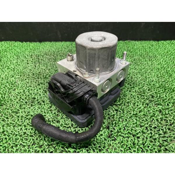 ヴォクシー DBA-ZRR80W ABSアクチュエーター 070 44540-28330 44050