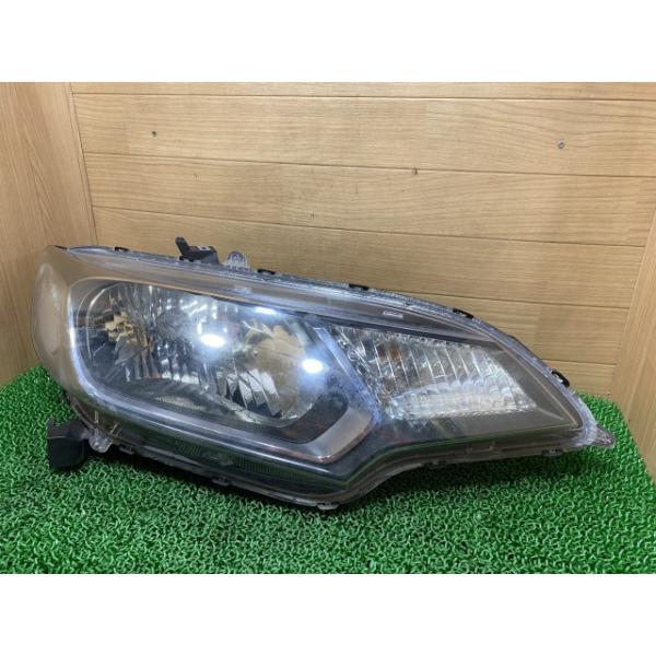 フィット DAA-GP5 右ヘッドランプASSY NH788P W0349 33100-T5A-J11