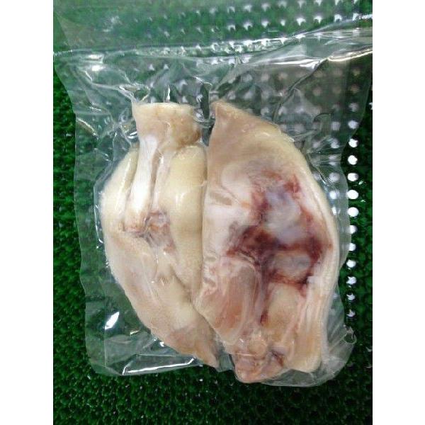 豚足（２入り）加熱食肉製品、加熱後包装（ボイル済み）内容：豚足、塩、砂糖、香辛料/リン酸塩（Na）、調味料（アミノ酸等）増粘多糖類（一部に卵を含む）賞味期限：冷蔵庫にて保管（商品ごと記載）食べ方：小麦粉まぶしてフライパンで軽く焼くだけ、絶品...