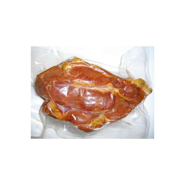 広島県産　天然イノシシ肉のブロックを燻製にしました。軽くグリルしておつまみ、サラダ混ぜ込み、煮込み（カレー、シチューなど）にどうぞ！（お好みでスライスして）名称　猪肉燻製ブロック　（加熱食肉製品・加熱後包装）原材料名　猪肉　食塩　砂糖　リン...