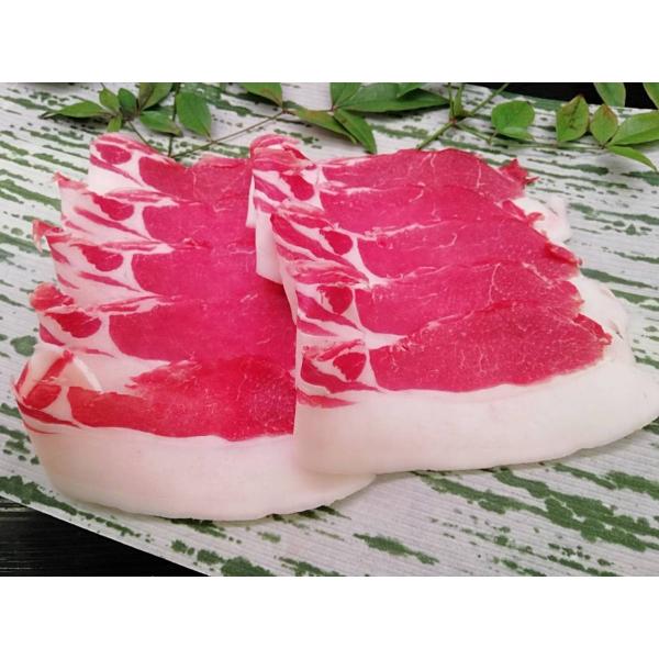 広島県産　天然猪肉ローススライス　　内容：５００ｇ(鍋用スライス）商品：冷凍品焼肉用スライスご希望のかた「焼肉スライス」と添え書きください通常：ぼたん鍋用スライスします（脂のった猪肉美味いです）ぼたん鍋の都合上、少しバラを含めた状態で形を整...