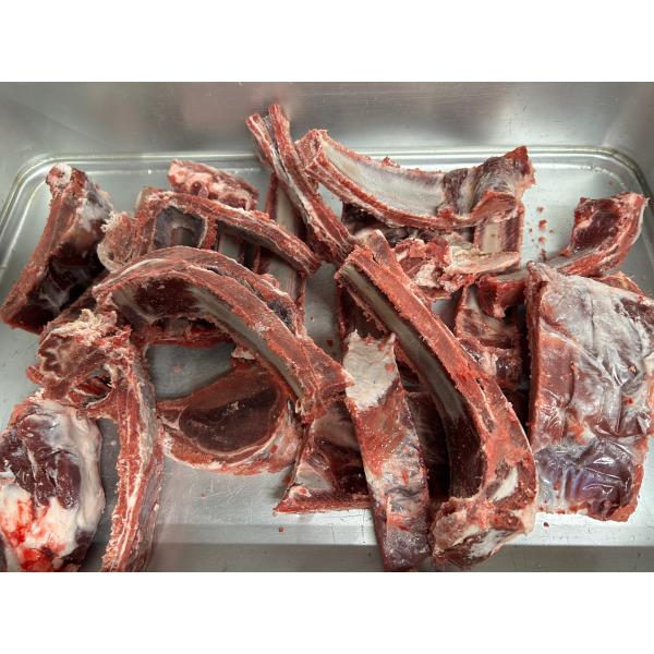 天然鹿肉スペアリブ骨付き（１ｋｇ）　広島県産ＢＢＱ、焼肉、キャンプ飯、などいろいろお試し下さい（出産前の程ほどに脂がのったメス鹿のスペアリブです）グリルしてお召し上がりください冷凍品　１ｋｇ（約５〜8本ぐらい）