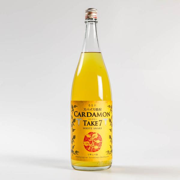 カレーのスパイスを使ってカレーに合う焼酎を、というリクエストから生まれた、カルダモンを使用した焼酎。カルダモンを焼酎に加えただけではうまく香りと味が抽出できず、7回の試作を重ねたことからTake7、完成前夜にタンク横に白く輝く蛇が現れたこと...