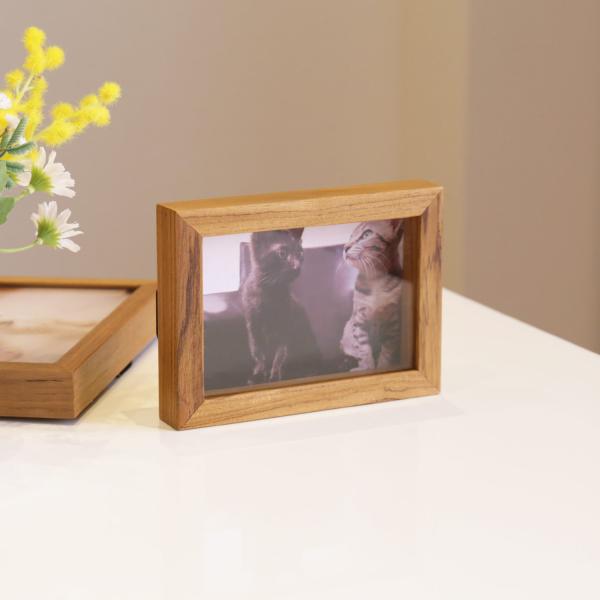 ●デザインパーツの重ね順を変えていろんな飾り方が楽しめる、4WAYデザインの木製フォトフレーム。フレームの厚みが約24mmあり自立します。また、ティースハンガーも付いているので壁掛けも可能です。対応サイズは87×127mmで、L判までの写真...