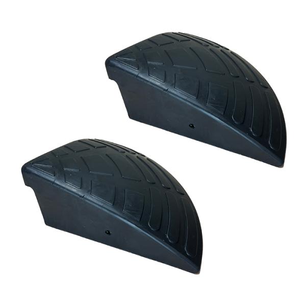 ※送料無料ただし沖縄および各県離島、北海道には別途送料が必要です。メール、電話などでお問い合わせください。 カインドスロープ 段差15cm用 コーナー用 ２枚セット（エコ段差解消ゴムスロープ）連結ボルト２本付き■製品サイズ　高さ 145mm...