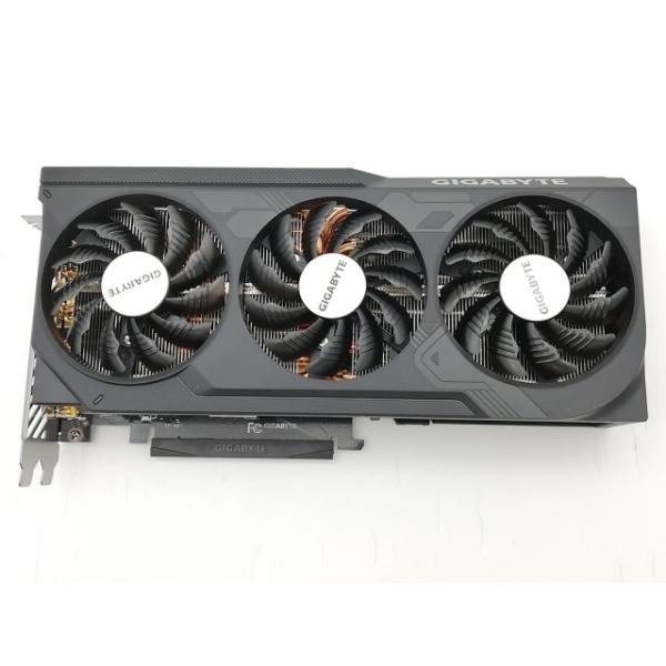 ■ランク：中古■メーカー：NVIDIA■製造番号：SN231041068626■備考：GIGABYTE GeForce RTX 4070 Ti WINDFORCE OC 12G GV-N407TWF3OC-12GD Rev.1.0状態：背面...