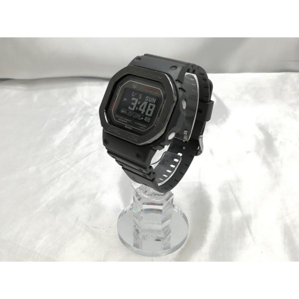 ■分類：ウェアラブル端末■ランク：ランクB■メーカー：CASIO■製造番号：002A102D■備考：状態：金属部分とバンドにスレとキズ 付属品：箱、印刷物、充電ケーブル、ポーチ■保証期間：１ヶ月■注意事項：お客様のモニター発色の具合によって...