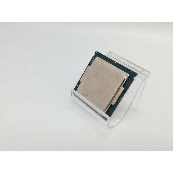 ■分類：CPU■ランク：中古■メーカー：Intel■製造番号：U6PC613501411■備考：付属品：冊子類、エンブレムシール、外箱■保証期間：１週間■注意事項：お客様のモニター発色の具合によって、実際の商品と色合いが異なる場合があります。