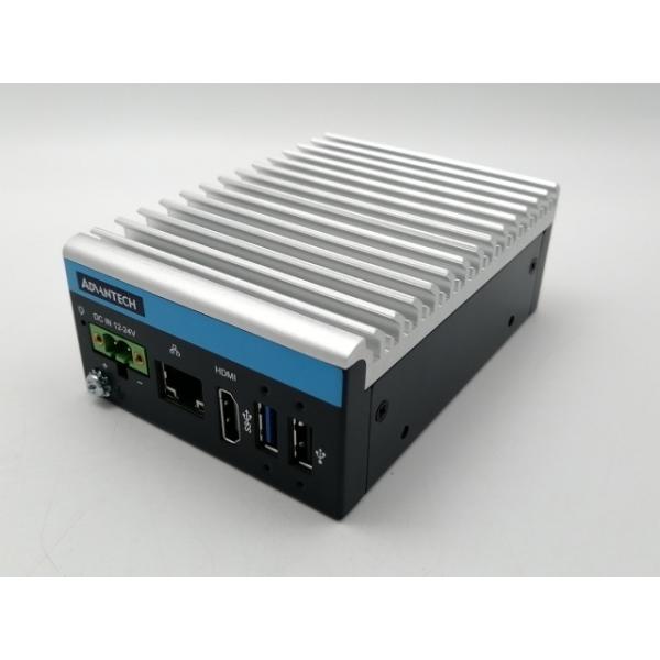 ■分類：ベアボーンPC■ランク：中古■メーカー：Advantech■製造番号：GSAB172440■備考：※通電保証のみ※ ※操作や開発などのサポートはお受けできません※ 付属品：外箱、ACアダプター、ACケーブル、マイクロUSBケーブル、...
