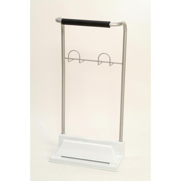 ●ちょっと気になる水廻り３点セットをすっきり収納できる浴室外収納です。●ヘルスメーター、スリッパ、マットなどをコンパクトに収納できます。●ヘルスメーターのサイズに合わせて１．７〜６．５ｃｍまで調節可能です。●狭い洗面所も場所を取らないスリム...