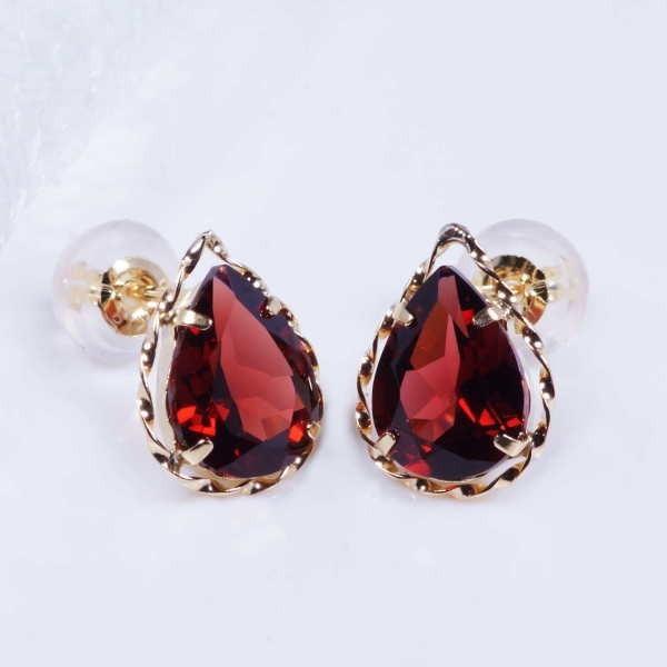 ガーネットデザインピアス 18金 ペアシェイプ 大粒計2.2カラット IA 