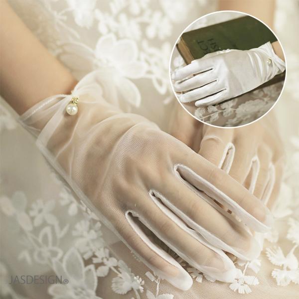 【上品で可憐】一粒パールが上品で可憐な雰囲気のウエディンググローブです。手首のリボン風デザインが可愛らしさをプラスしてくれます。【シンプルで合わせやすい】シンプルなデザインはどんなドレスともコーディネートしやすく、上品なトータルファッション...