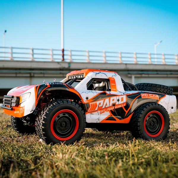 2.4GHz 4WD 1/16 高速 70km/h ブラシレス リモート コントロール 2.4GHz 4WD 1/16 高速 70km/h ブラシレス リモート コントロール