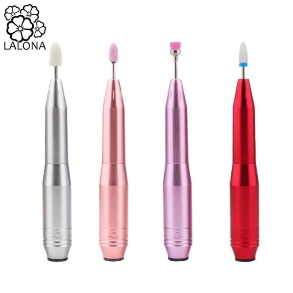 海外製品のため、本体に小傷等ございます。使用に関しましては問題ございません。コンパクト＆USB使用OKマシンは世界共通規格で、ほとんどのビットが対応。ネイルからフット、ハンドクラフトにもおすすめ。プロも満足のマシンです。セット内容：本体、ア...