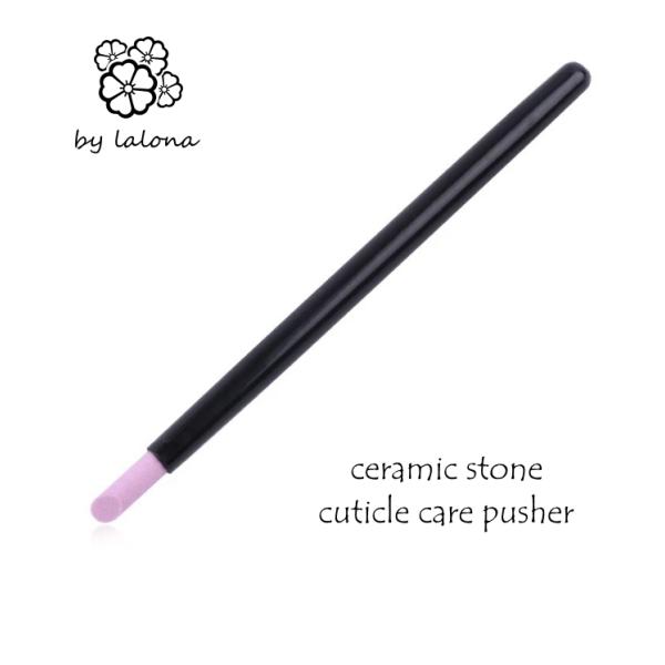 甘皮の処理などには欠かせないプッシャー！これ一本で初心者でも簡単に甘皮処理ができます先端が斜めにカットされているのでファイルでは届かない細部まで行き届く仕様です。輸入品のため小さな傷かけなどあるため、格安で販売いたします。こちらの商品の返品...