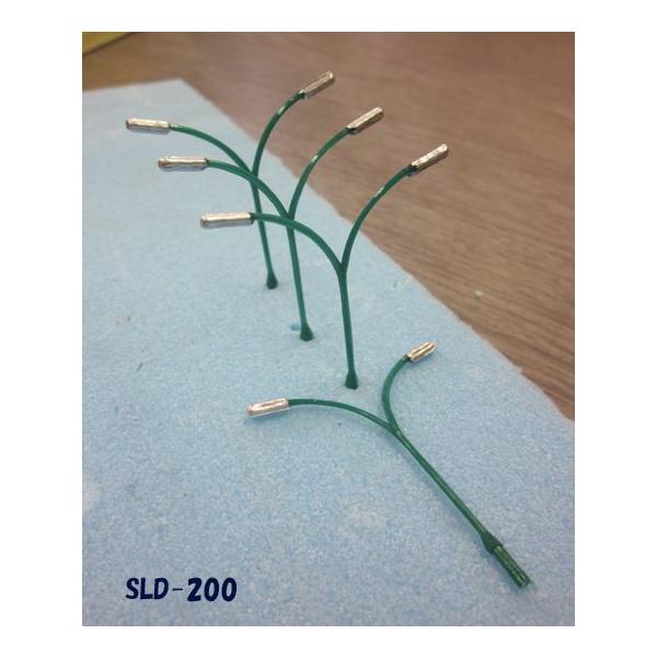 材質：スチレン樹脂カラー：画像参照下さい      （柱部はグリーン、灯部はシルバー）入り数：４個入りサイズ；高さ：50.0mm ×　幅：44.5mm スケール：1/200