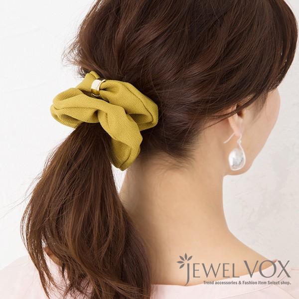 シュシュ レディース ヘアアクセ シンプル ゴールド 金具 エンボス加工