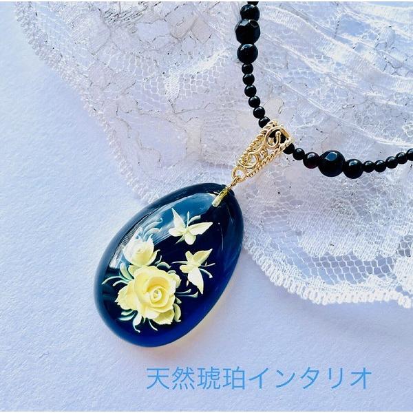 琥珀 ペンダント ネックレス インタリオ ブルーアンバー 薔薇 ばら 蝶 