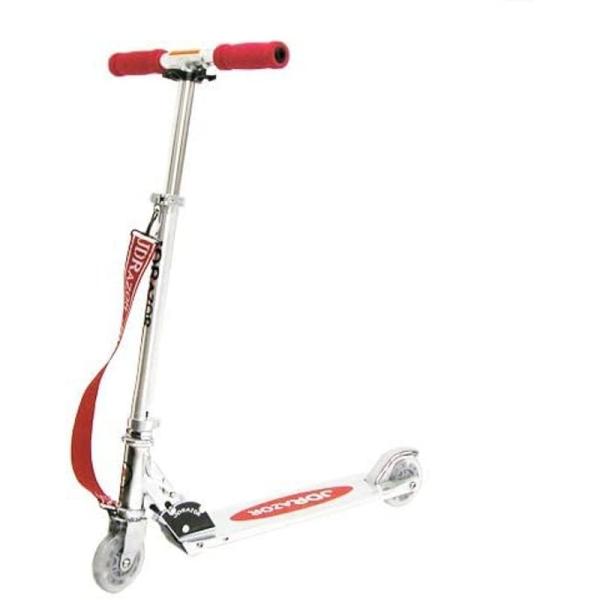 【商品名】　ジェイディレーザー(JD Razor) MS-102LED レッド 【商品説明】　・※禁止された場所、危険性の伴う場所でのご使用はおやめ下さい!・ショルダーストラップ付属・前後の4インチウィールにLED内蔵・対象年齢:6歳以上 ...