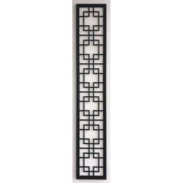 素材：アイアン焼付塗装サイズ：500×1400×20mm（格子部厚み2mm）塗装色：ブラウン色焼付け送料無料中国格子のアイアン版です。幾何学文様がアクセントとして引き立ちます。小型タイプで小さい壁や外構扉にもぴったりです。木製格子の伝統柄で...