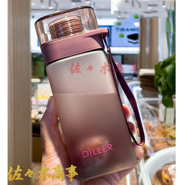 方形水筒 四角形 クリアボトル 蓋付き 直飲み マグボトル 550ml