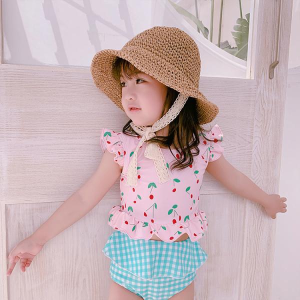 ★可愛いチェリー柄で、可愛い色で、着させるだけでも楽しいです。★背中調整ひも付きで、脱着楽々、少しサイズの調整ができます。★セパレートになって、おむつ交換も着替えもトイレも簡単(^^♪。★水遊びから海水浴まで幅広く使える！自分用でもプレゼン...