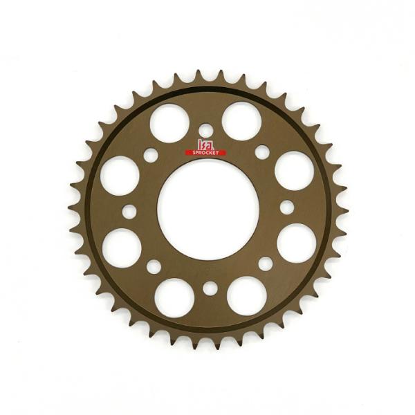 A7075超々ジュラルミンの特誂圧延板材を使用し、裁断・歪み除去・機械加工の後、硬質アルマイト(ダイアノ)処理を施すことにより、強度・精度・耐摩耗性に優れた仕上がりとなっております。すべての機械加工を社内で一貫して行うことにより、高品質を維...