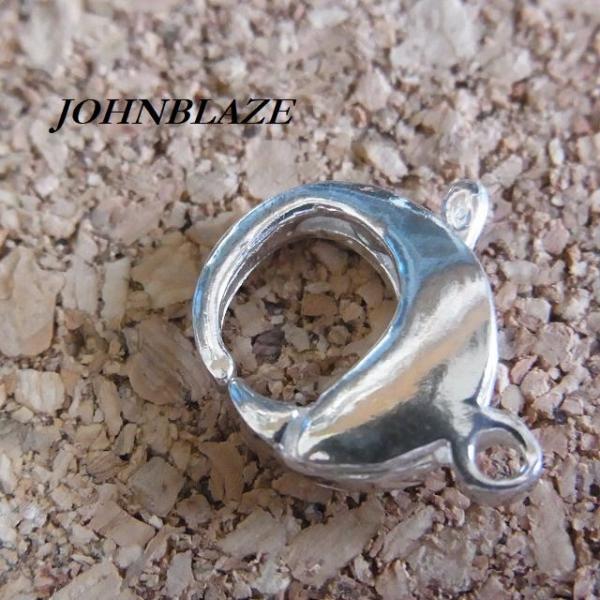 シルバー925製小型フックトリガースナップ式【サイズ】タテ幅約17mm×ヨコ幅約15mm取付穴内径約2mm多少の誤差はご了承下さい。【重 量】  約2ｇ多少の誤差はご了承下さい。【材 質】Sterling Silver シルバー925製【注...