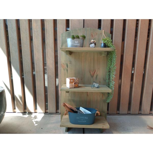 ブルーグレー色　オリーブ色で塗装しており　木を保護しております。幅45cm　高8７cm　奥行40cm　後脚17cm棚板幅40cm　棚板奥行20cm手作りです　若干のサイズ誤差　 塗装の色味風合いが異なりますご了承ください。送料込みの価格です...